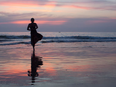 Healthy holiday - Yoga op het strand in Zeeland